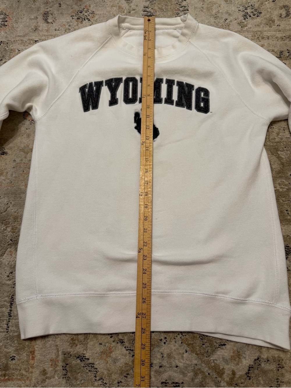 Source Unknown White Crewneck Sweatshirt with Black Wyoming Applique - Picture 7 of 7